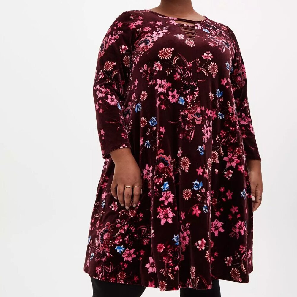 NWT Torrid Burgundy Floral Velvet Ladder Neck Dress in Size 2 (18/20)